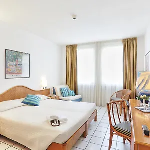 3* Hotel Yacht Club